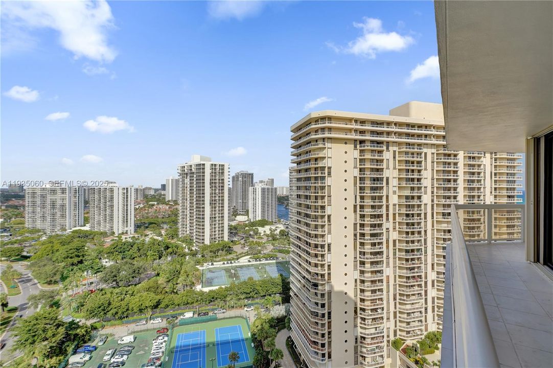 En Venta: $465,000 (2 camas, 2 baños, 1270 Pies cuadrados)