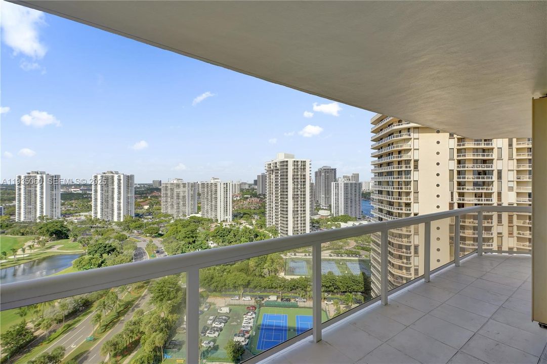 En Venta: $465,000 (2 camas, 2 baños, 1270 Pies cuadrados)