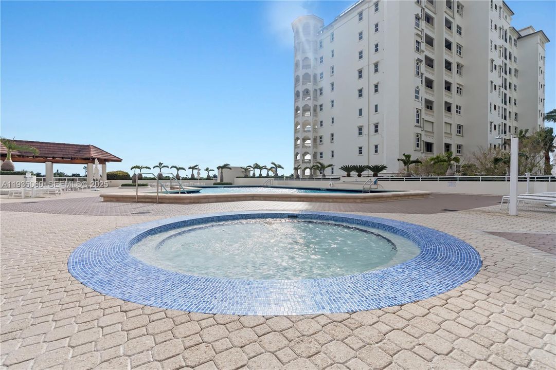 En Venta: $465,000 (2 camas, 2 baños, 1270 Pies cuadrados)