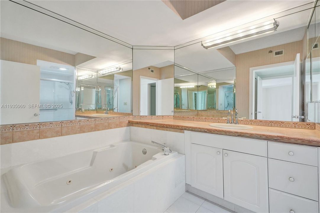 En Venta: $465,000 (2 camas, 2 baños, 1270 Pies cuadrados)