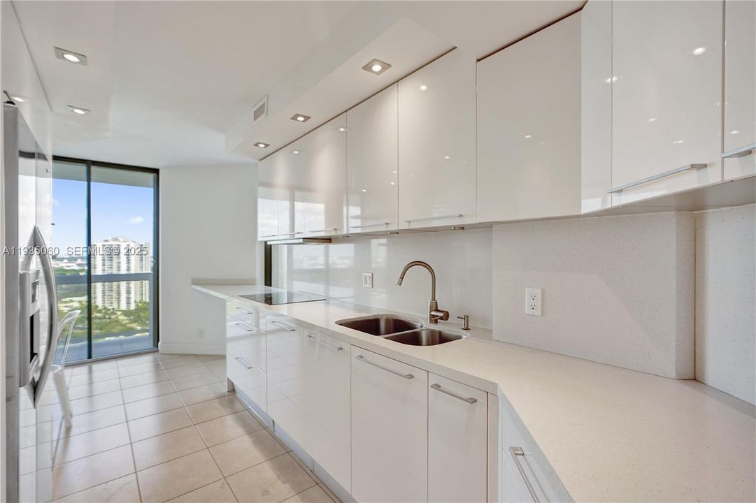 En Venta: $465,000 (2 camas, 2 baños, 1270 Pies cuadrados)