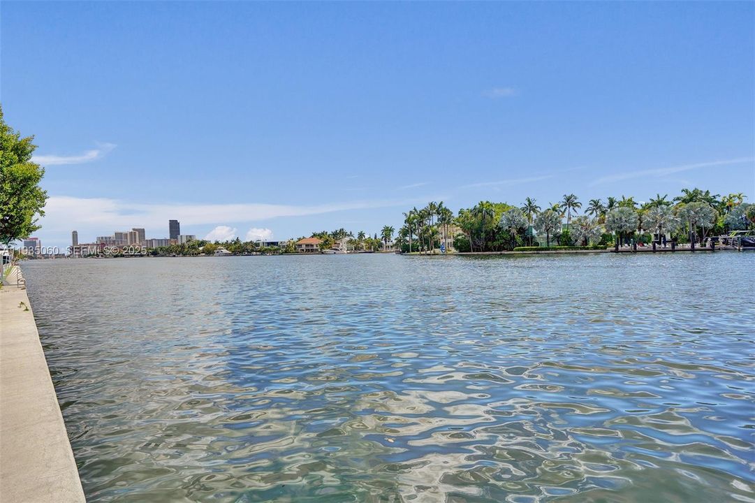 En Venta: $465,000 (2 camas, 2 baños, 1270 Pies cuadrados)