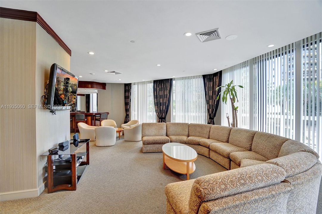 En Venta: $465,000 (2 camas, 2 baños, 1270 Pies cuadrados)