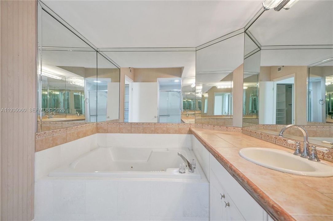 En Venta: $465,000 (2 camas, 2 baños, 1270 Pies cuadrados)