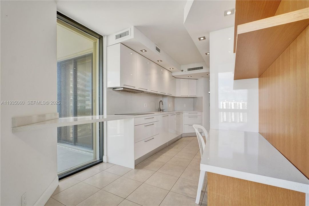 En Venta: $465,000 (2 camas, 2 baños, 1270 Pies cuadrados)