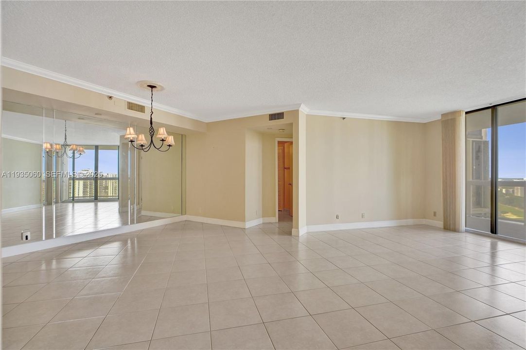 En Venta: $465,000 (2 camas, 2 baños, 1270 Pies cuadrados)