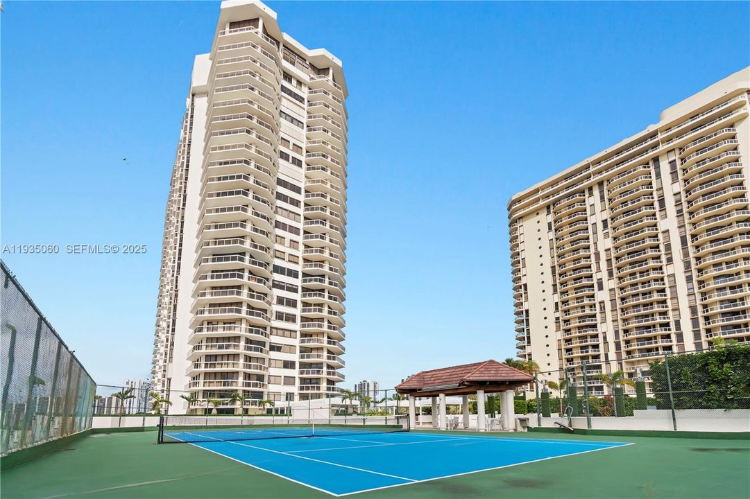 En Venta: $465,000 (2 camas, 2 baños, 1270 Pies cuadrados)