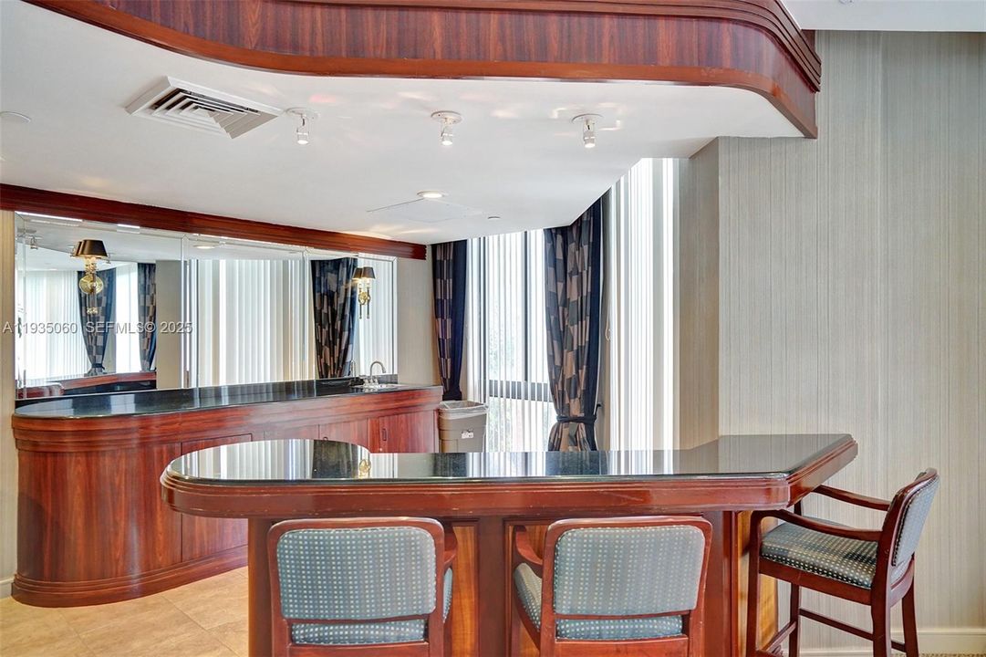 En Venta: $465,000 (2 camas, 2 baños, 1270 Pies cuadrados)