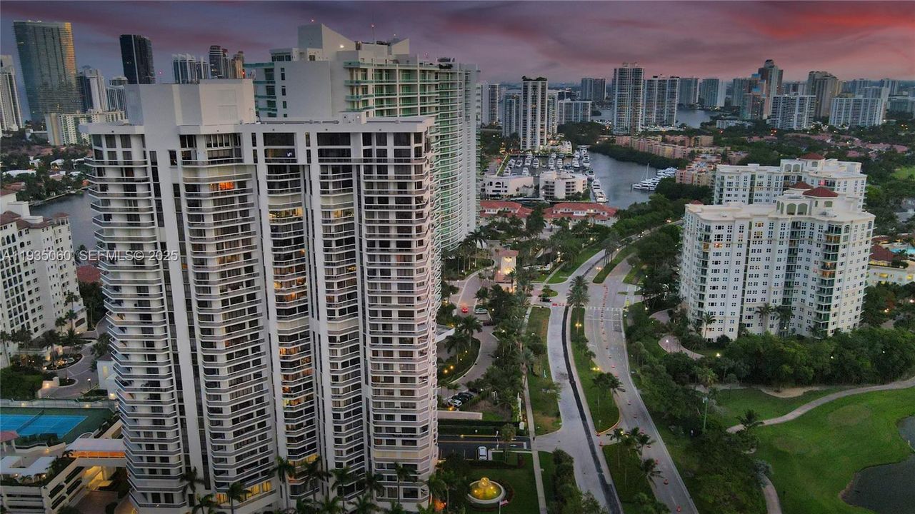 En Venta: $465,000 (2 camas, 2 baños, 1270 Pies cuadrados)