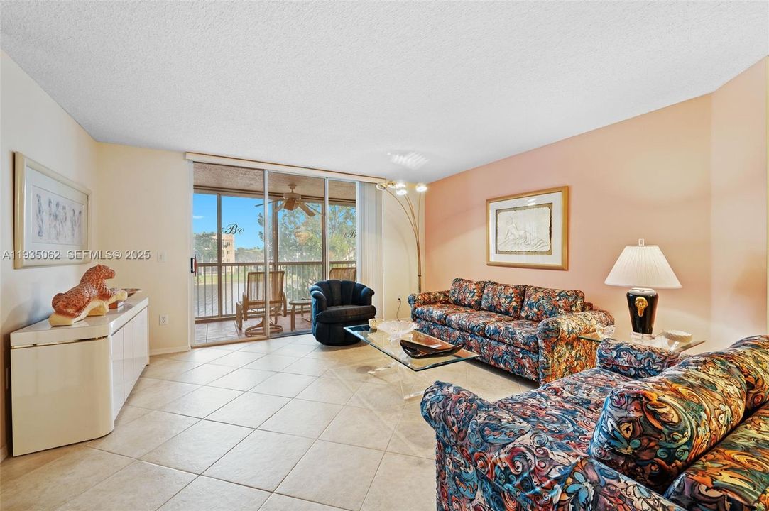 En Venta: $245,000 (2 camas, 2 baños, 1456 Pies cuadrados)