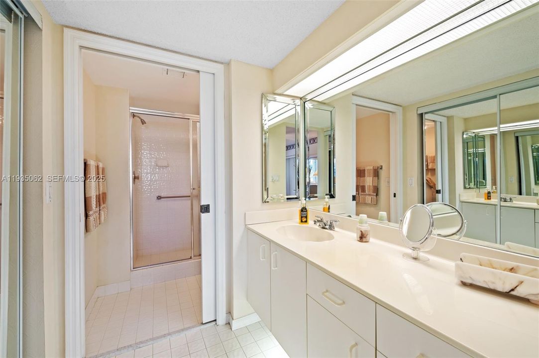 En Venta: $245,000 (2 camas, 2 baños, 1456 Pies cuadrados)