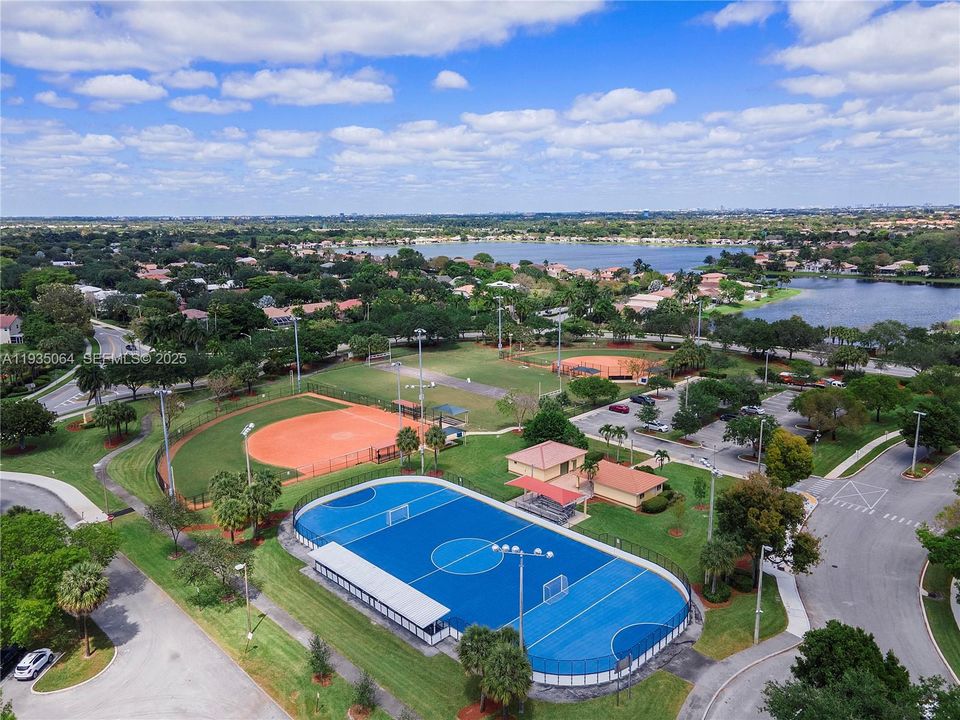 待售: $698,000 (4 贝兹, 3 浴室, 2194 平方英尺)