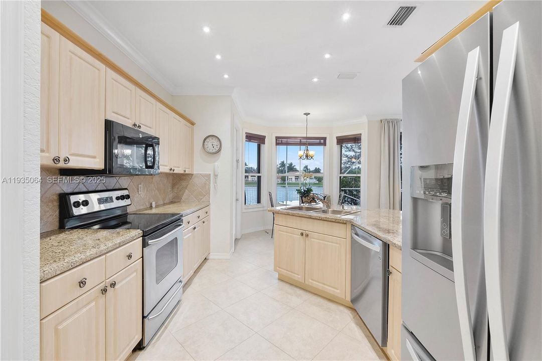 待售: $698,000 (4 贝兹, 3 浴室, 2194 平方英尺)