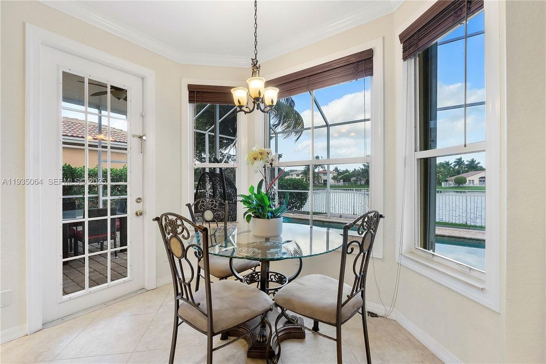 待售: $698,000 (4 贝兹, 3 浴室, 2194 平方英尺)