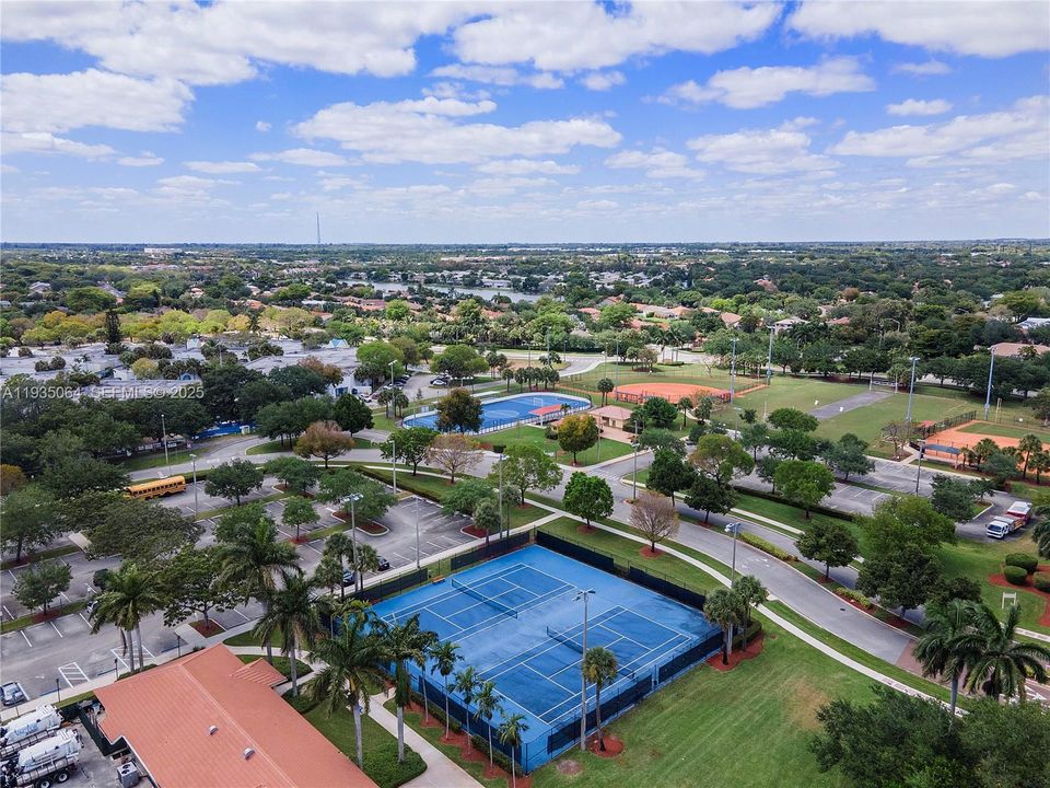 待售: $698,000 (4 贝兹, 3 浴室, 2194 平方英尺)