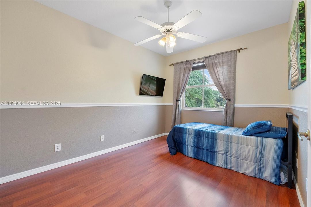 待售: $698,000 (4 贝兹, 3 浴室, 2194 平方英尺)