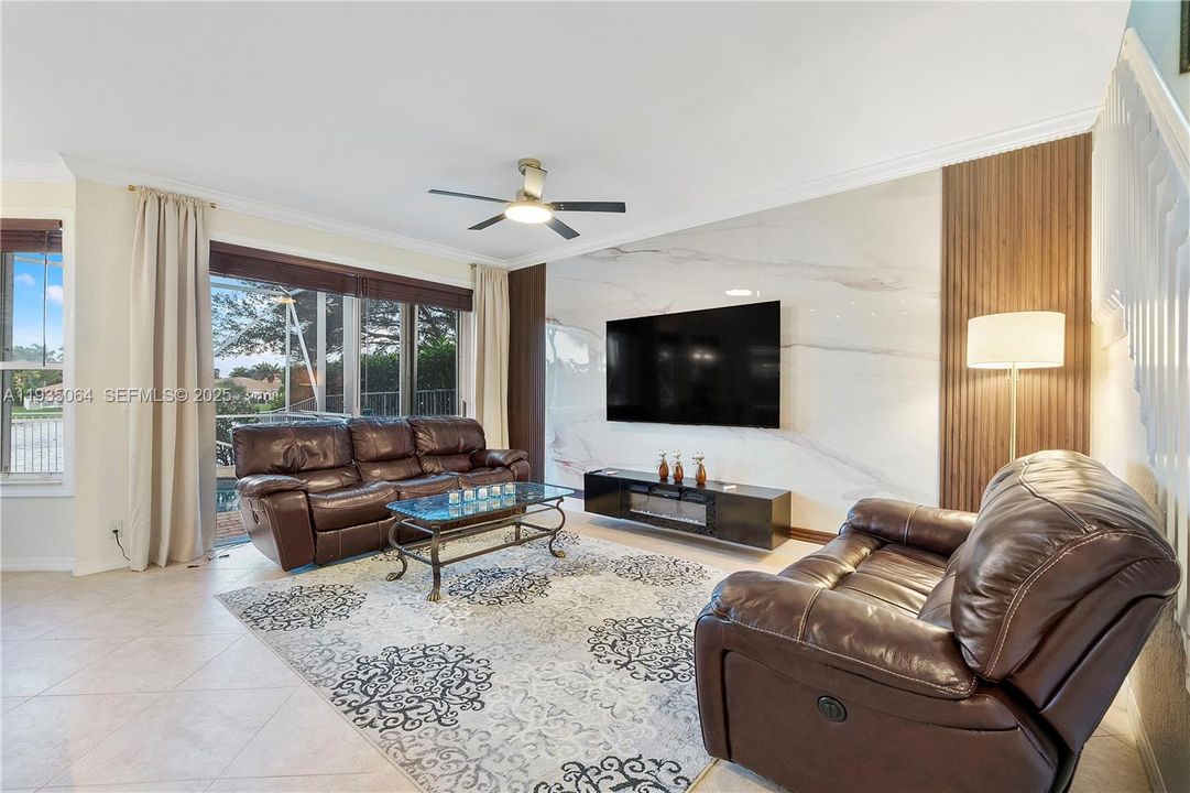 待售: $698,000 (4 贝兹, 3 浴室, 2194 平方英尺)