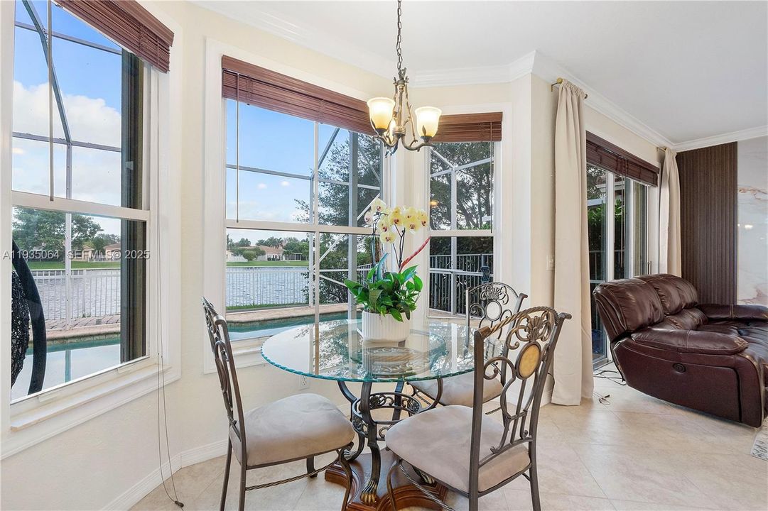 待售: $698,000 (4 贝兹, 3 浴室, 2194 平方英尺)