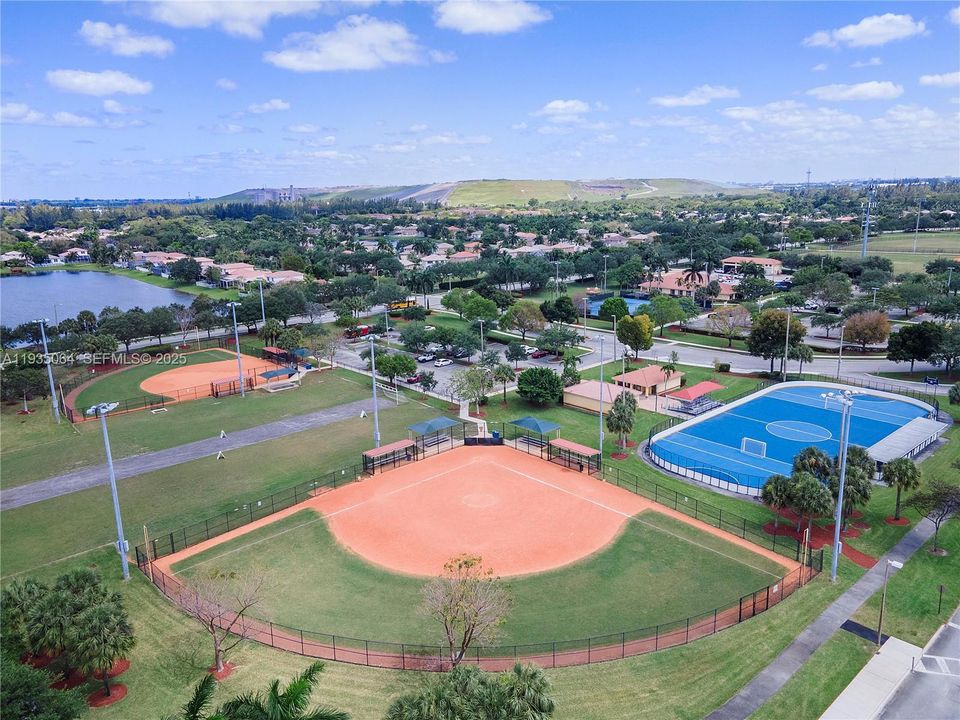 待售: $698,000 (4 贝兹, 3 浴室, 2194 平方英尺)