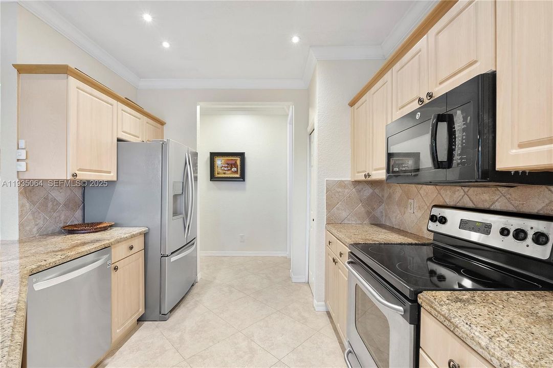 待售: $698,000 (4 贝兹, 3 浴室, 2194 平方英尺)