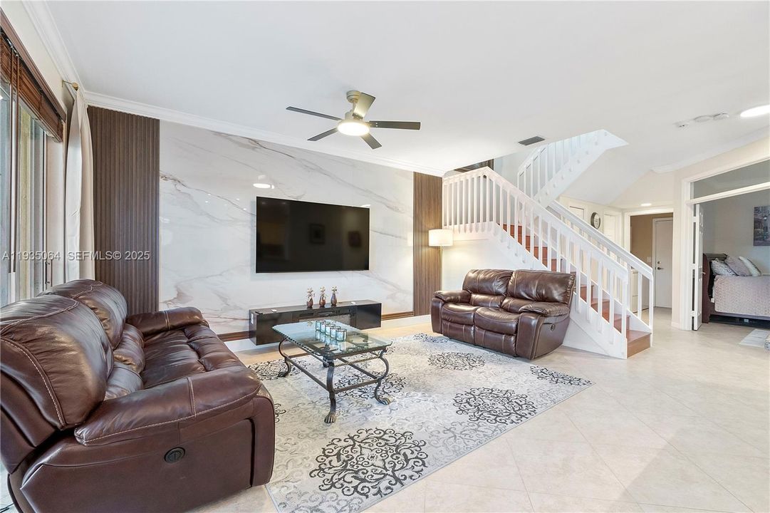 待售: $698,000 (4 贝兹, 3 浴室, 2194 平方英尺)