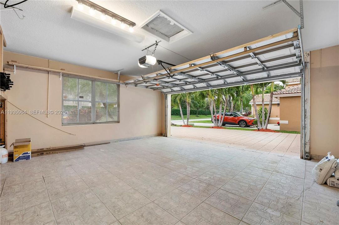 待售: $698,000 (4 贝兹, 3 浴室, 2194 平方英尺)