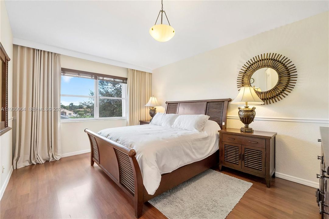 待售: $698,000 (4 贝兹, 3 浴室, 2194 平方英尺)