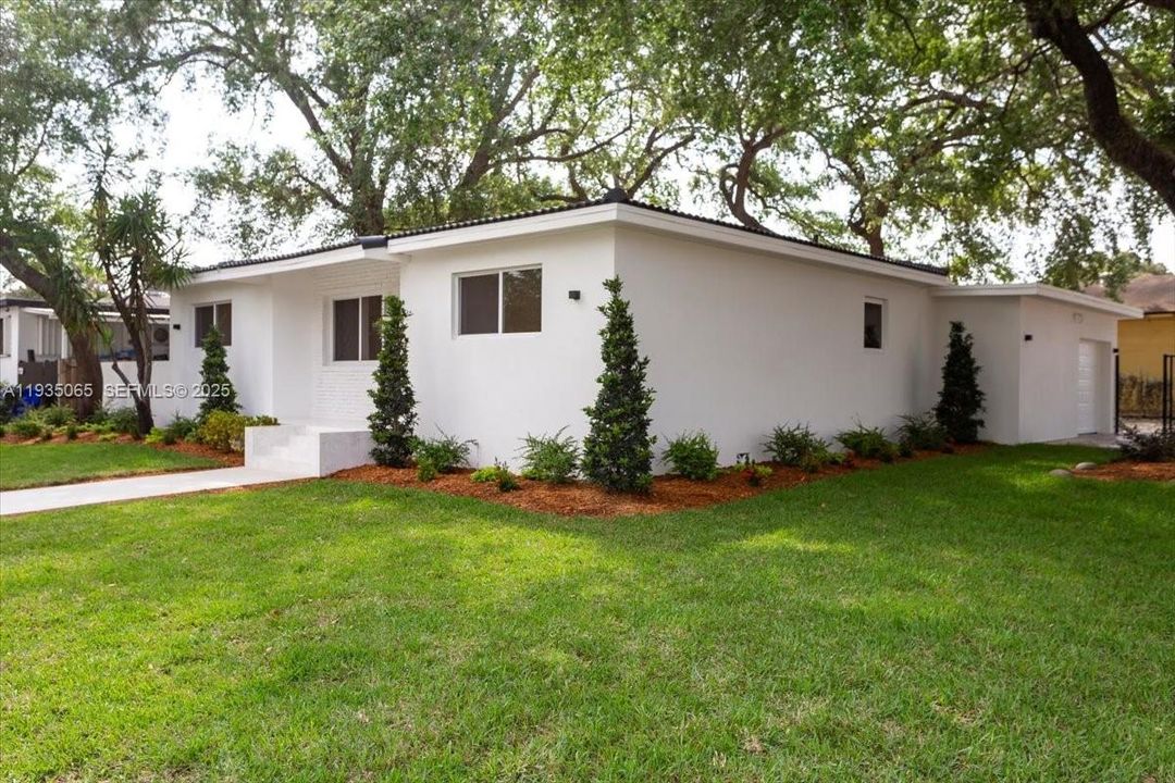 For Sale: $859,000 (4 beds, 2 baths, 1597 Square Feet)