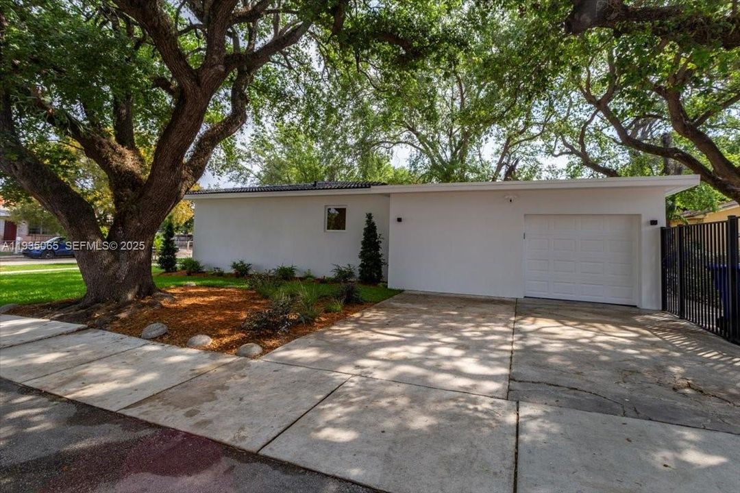 For Sale: $859,000 (4 beds, 2 baths, 1597 Square Feet)