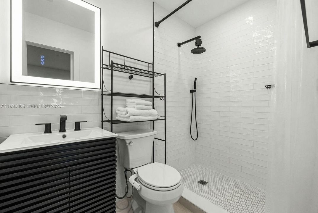 For Sale: $859,000 (4 beds, 2 baths, 1597 Square Feet)