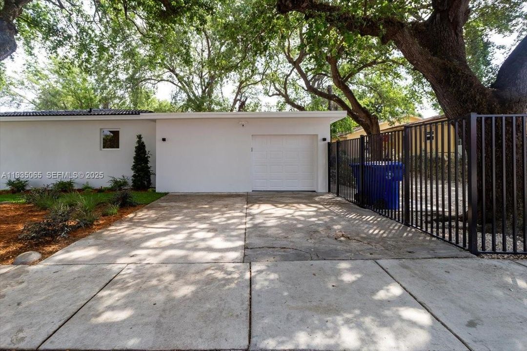 For Sale: $859,000 (4 beds, 2 baths, 1597 Square Feet)