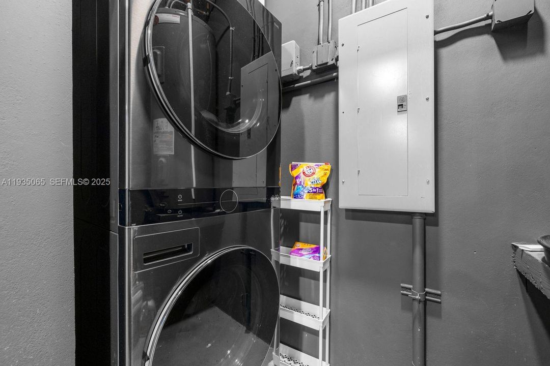 For Sale: $859,000 (4 beds, 2 baths, 1597 Square Feet)