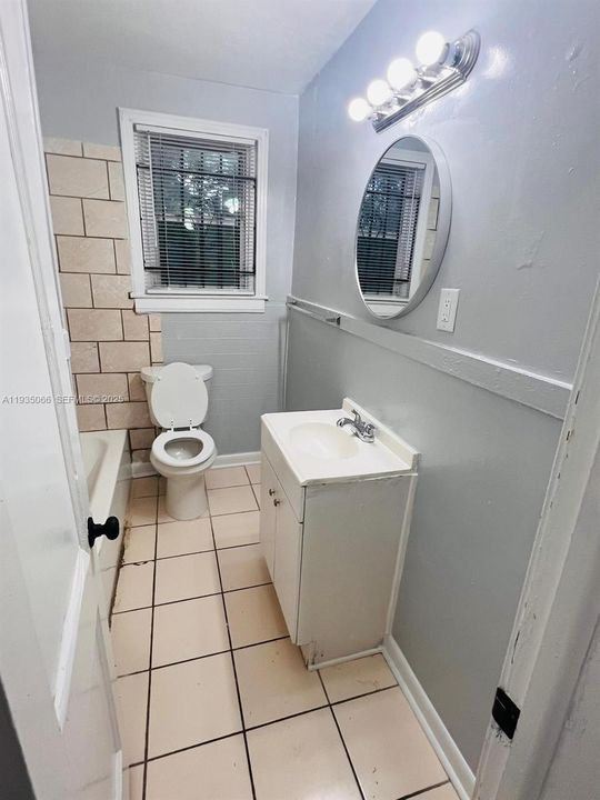 出租: $1,100 (3 贝兹, 1 浴室, 945 平方英尺)