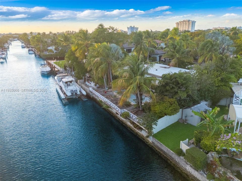 待售: $2,650,000 (2 贝兹, 3 浴室, 2472 平方英尺)