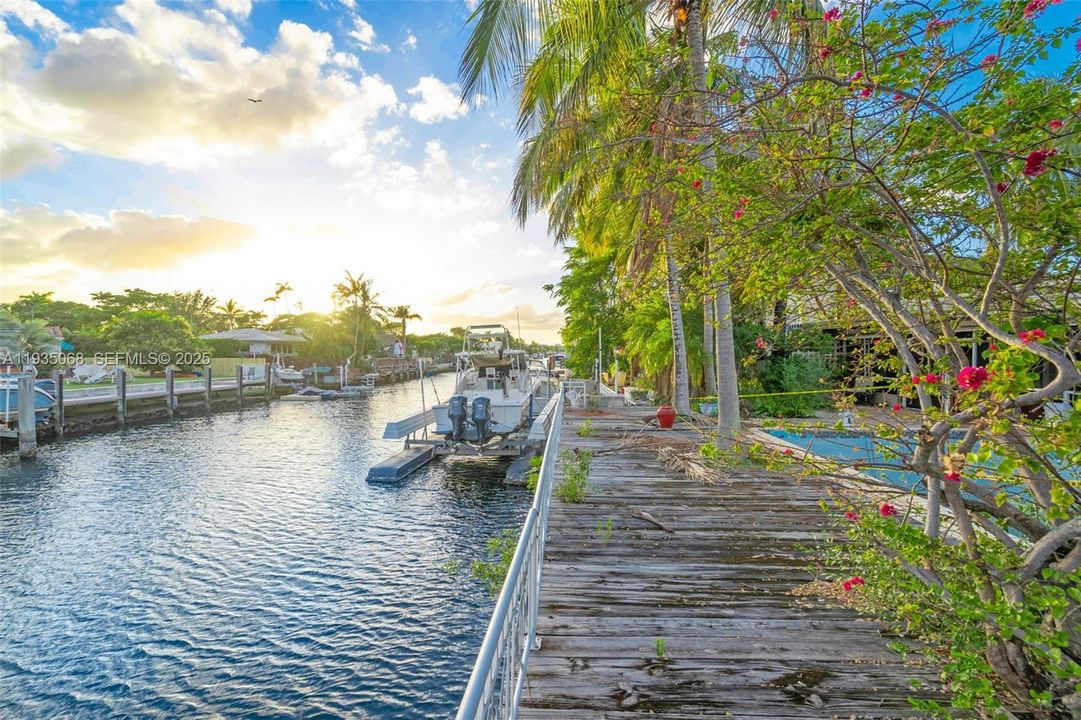 待售: $2,650,000 (2 贝兹, 3 浴室, 2472 平方英尺)