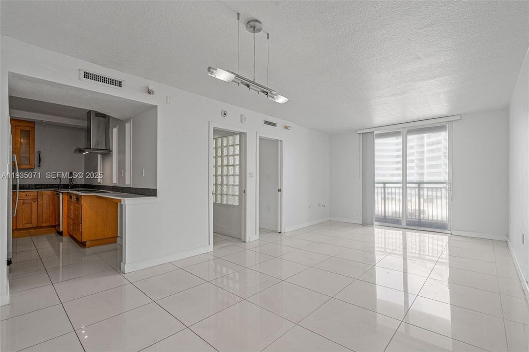 En Venta: $244,900 (1 camas, 1 baños, 676 Pies cuadrados)