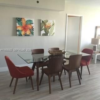 待售: $349,000 (2 贝兹, 2 浴室, 1112 平方英尺)