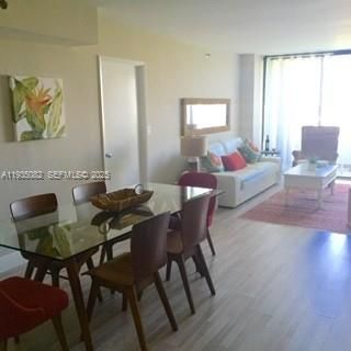 待售: $349,000 (2 贝兹, 2 浴室, 1112 平方英尺)