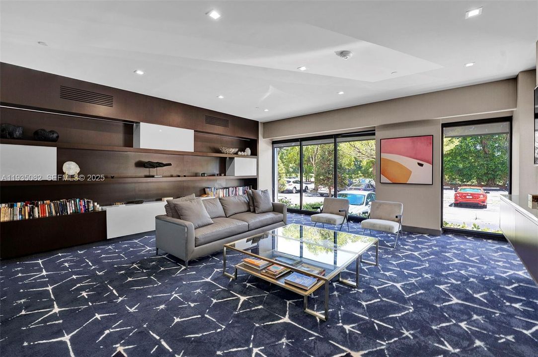 待售: $349,000 (2 贝兹, 2 浴室, 1112 平方英尺)