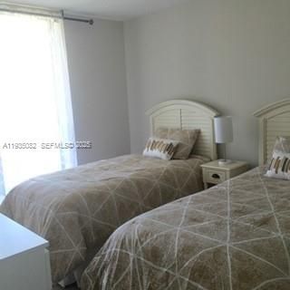 待售: $349,000 (2 贝兹, 2 浴室, 1112 平方英尺)