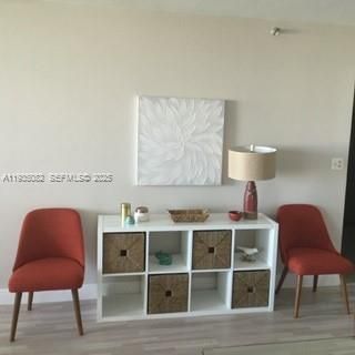 待售: $349,000 (2 贝兹, 2 浴室, 1112 平方英尺)