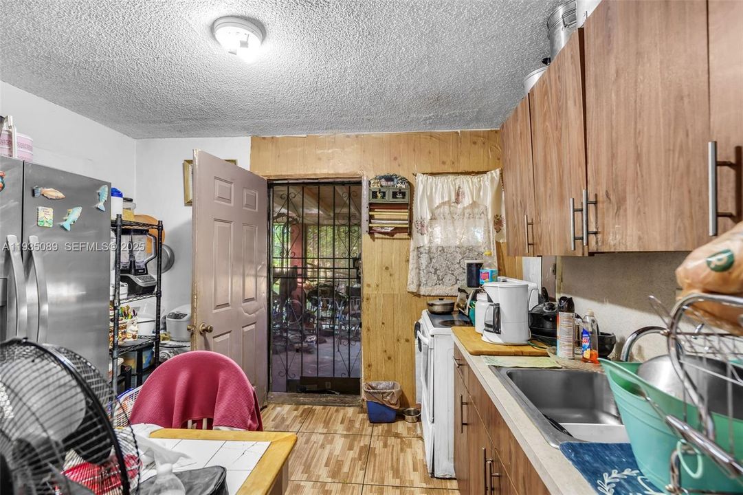 На продажу: $400,000 (2 спален, 1 ванн, 1092 Квадратных фут)