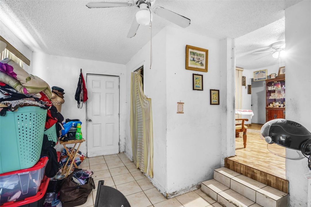 На продажу: $400,000 (2 спален, 1 ванн, 1092 Квадратных фут)