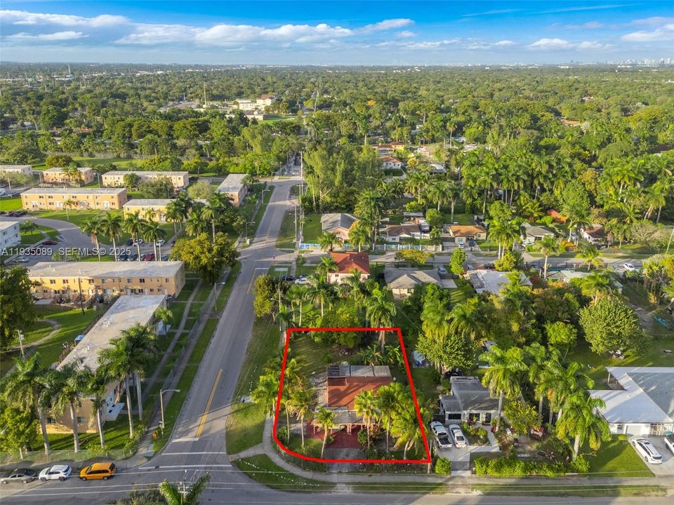 На продажу: $400,000 (2 спален, 1 ванн, 1092 Квадратных фут)