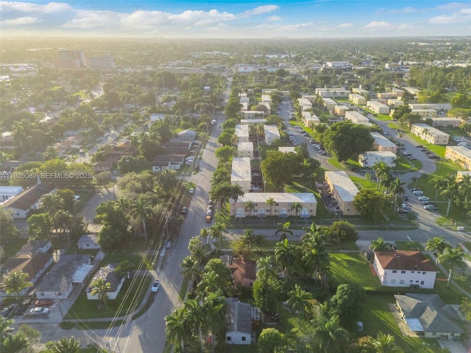 На продажу: $400,000 (2 спален, 1 ванн, 1092 Квадратных фут)