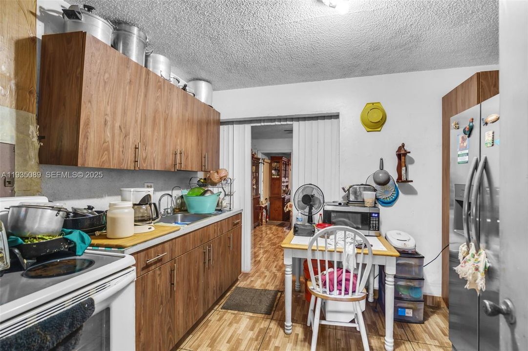 На продажу: $400,000 (2 спален, 1 ванн, 1092 Квадратных фут)