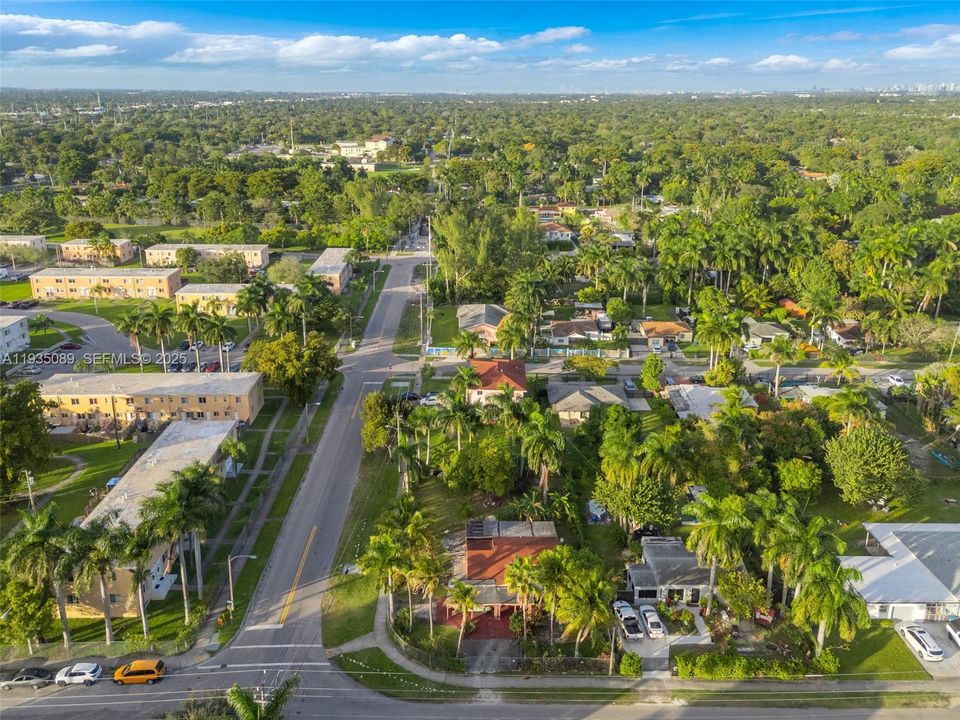 На продажу: $400,000 (2 спален, 1 ванн, 1092 Квадратных фут)