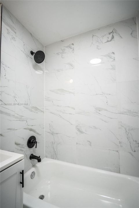 出租: $2,550 (3 贝兹, 1 浴室, 1125 平方英尺)