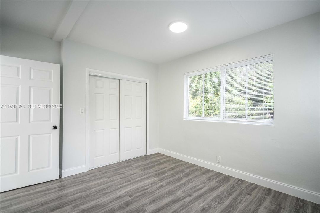 出租: $2,550 (3 贝兹, 1 浴室, 1125 平方英尺)