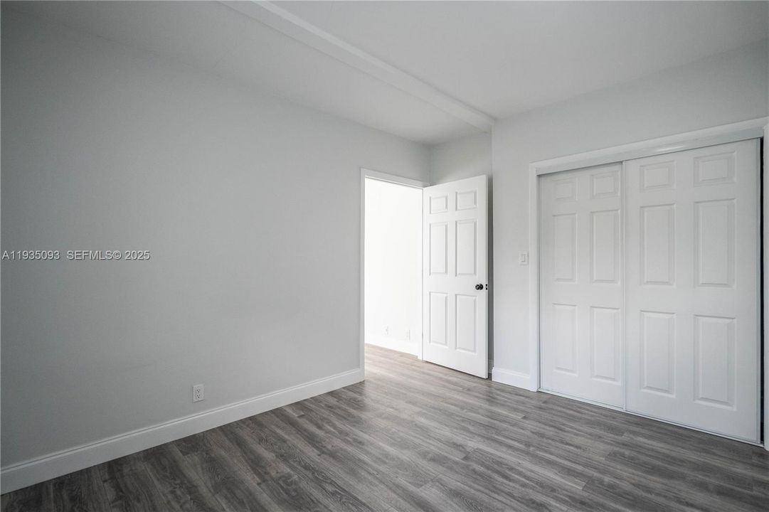 出租: $2,550 (3 贝兹, 1 浴室, 1125 平方英尺)